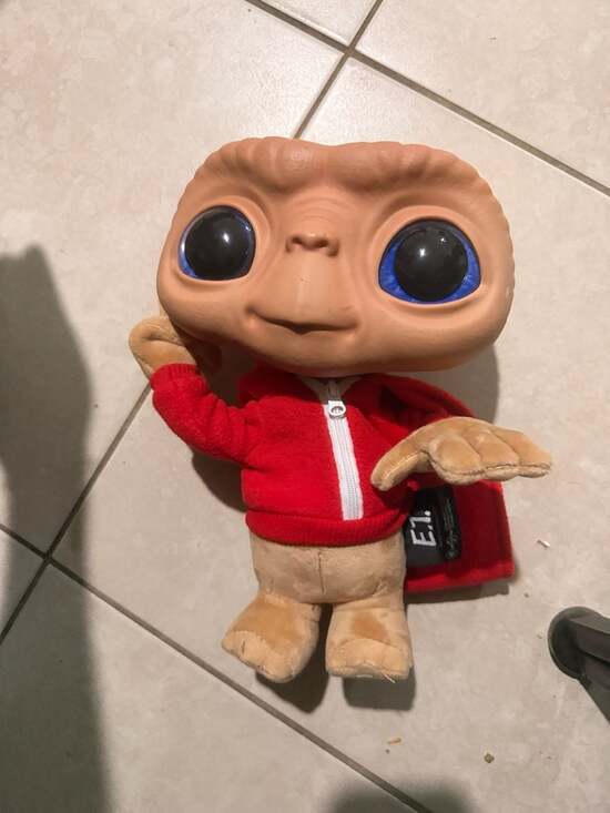 Mattel E.T. The Extra-Terrestrial 40th Anniversary 11 Inch Plush - Picture 5 of 7